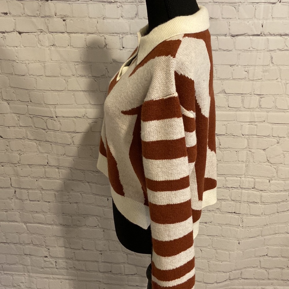 Animal print crop top for Fall! So soft and cozy. Women’s size Large. EUC! - Picture 4 of 10